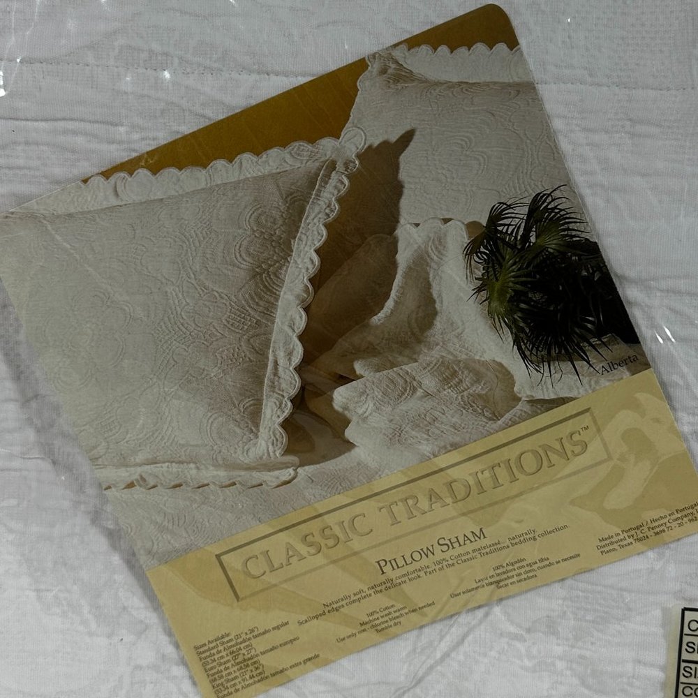Vintage Classic Traditions by Springmaid King Sham Bright White Matelasse' Pair - Picture 2 of 7